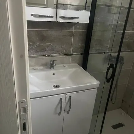 Azat איסטמבול